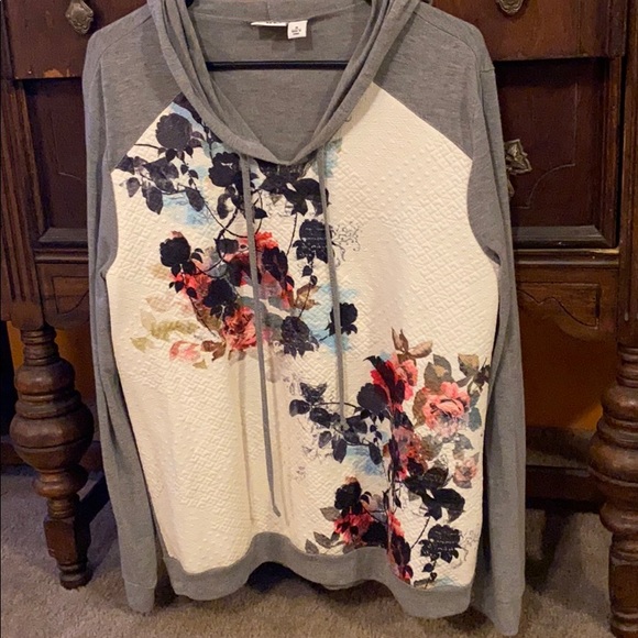 Cato Tops - Cato long sleeve shirt w/hoodie - M